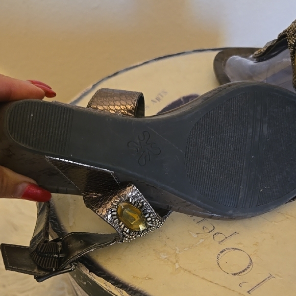 Embellished Women's Sandals with Gold Accents - Picture 10 of 10